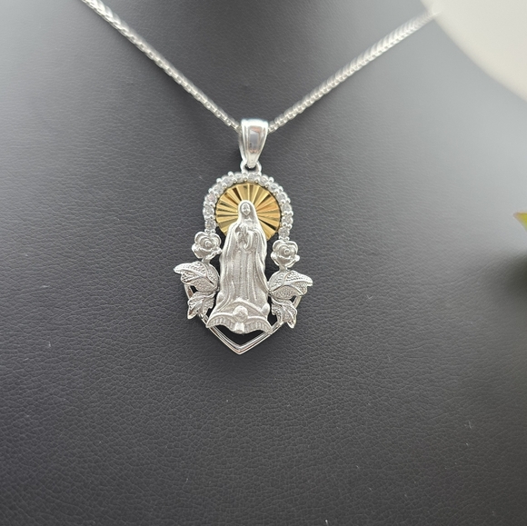 ❤️ VIRGEN DE GUADALUPE NECKLACE - Picture 6 of 8
